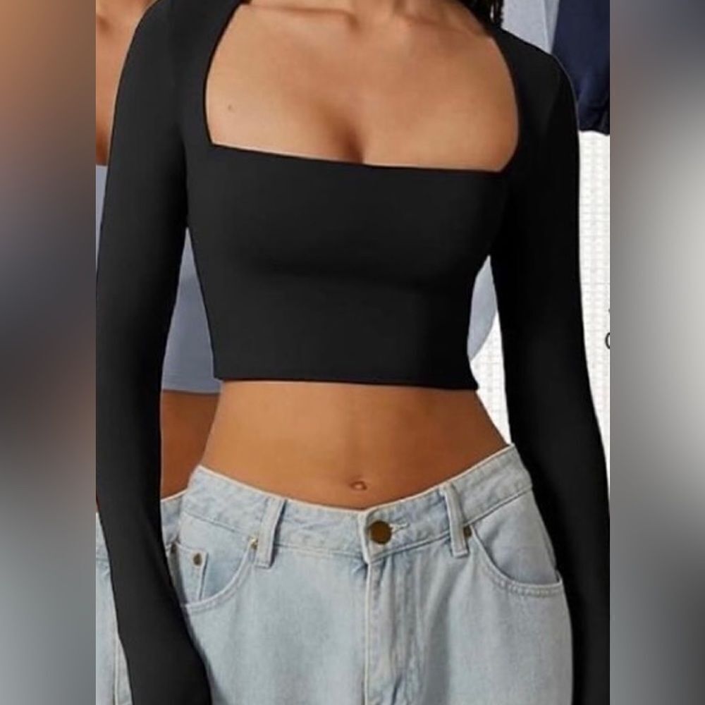 Black long sleeve crop top